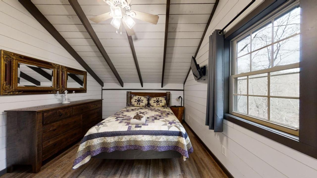 Bigfoots Hideaway Cabin Гатлінбург Екстер'єр фото
