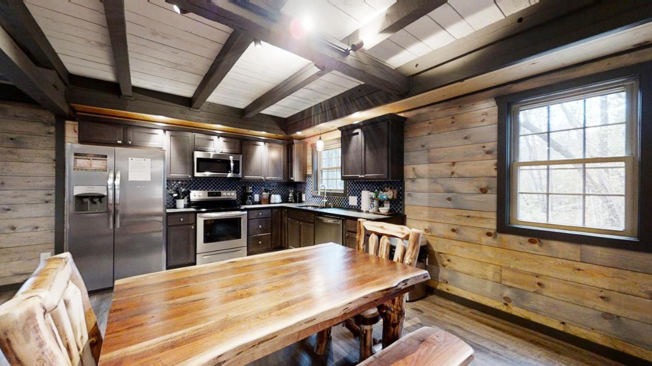 Bigfoots Hideaway Cabin Гатлінбург Екстер'єр фото